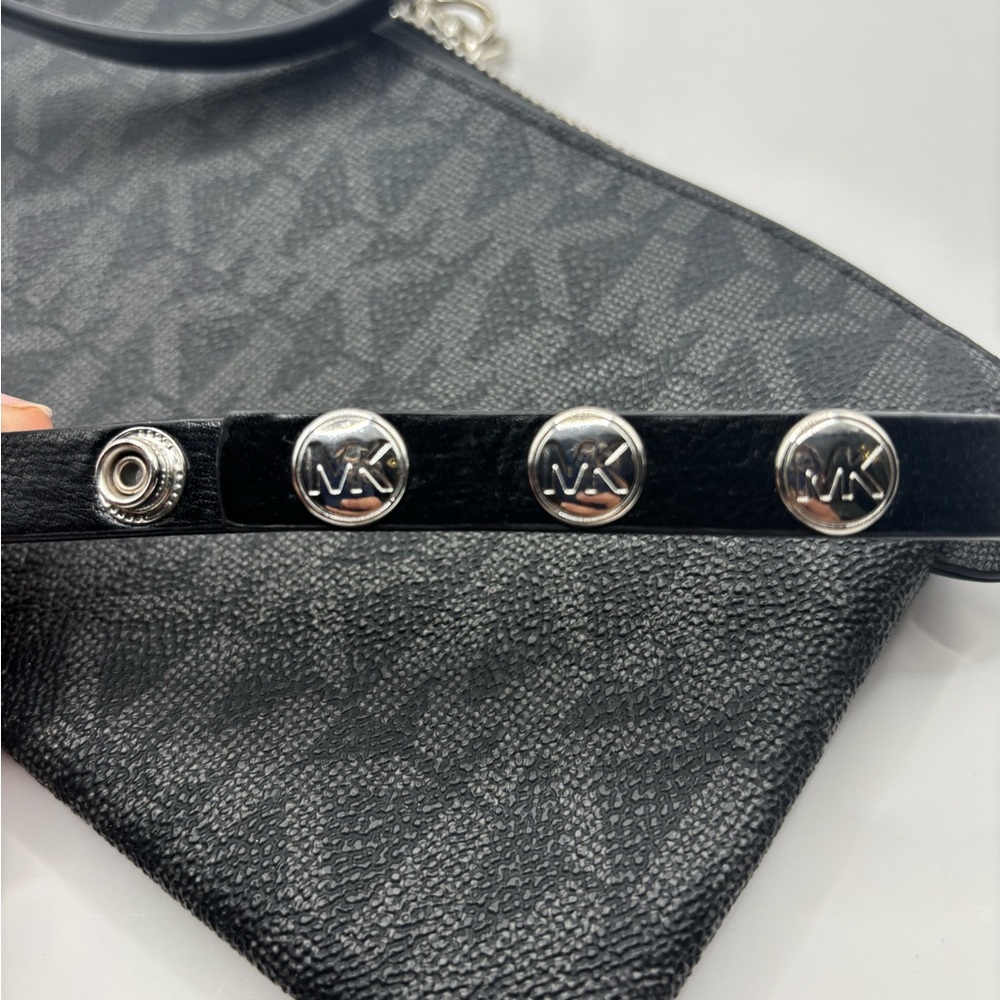 Stylish Black Michael Kors Women's Bag - Picture 3 of 3